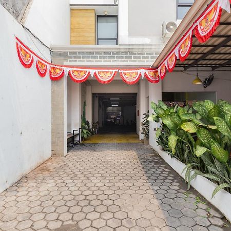 Reddoorz Plus Syariah Near Mall Pondok Indah Jakarta Exterior photo