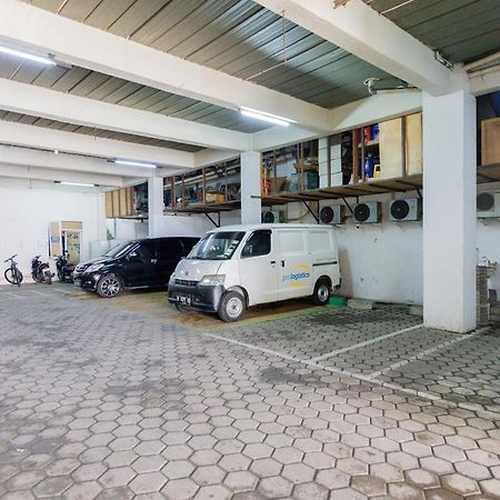Reddoorz Plus Syariah Near Mall Pondok Indah Jakarta Exterior photo
