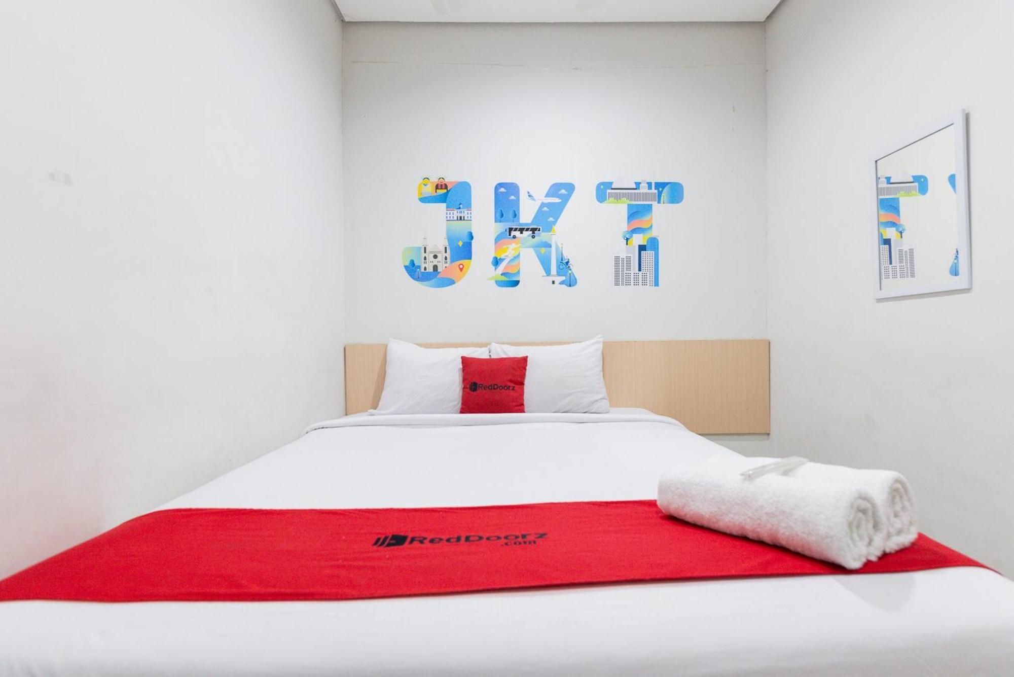 Reddoorz Plus Syariah Near Mall Pondok Indah Jakarta Exterior photo