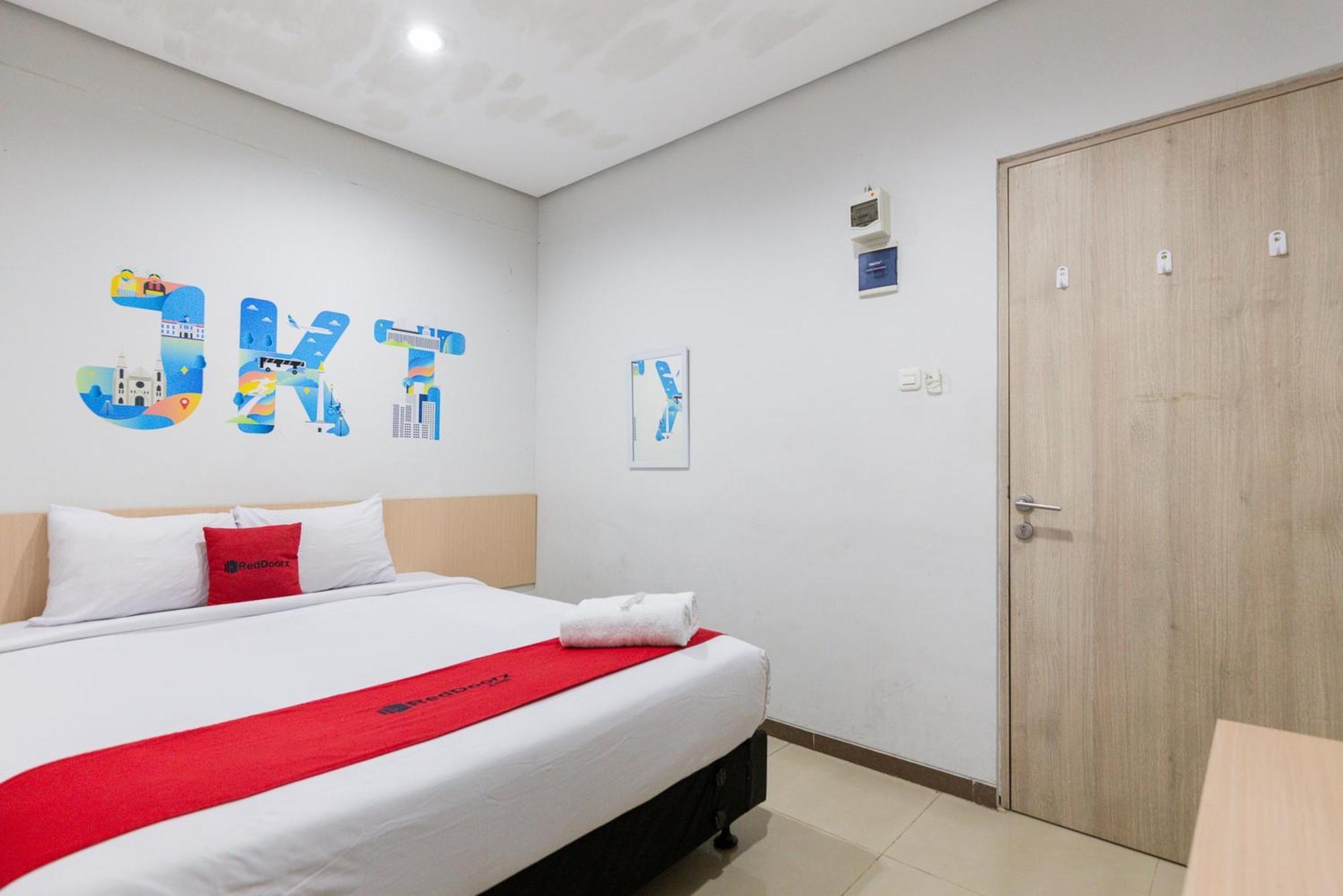 Reddoorz Plus Syariah Near Mall Pondok Indah Jakarta Exterior photo