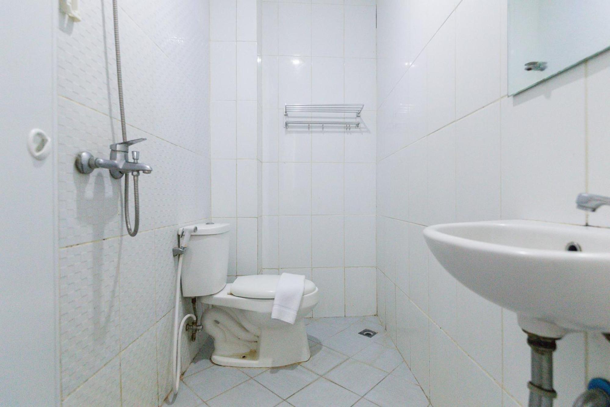 Reddoorz Plus Syariah Near Mall Pondok Indah Jakarta Exterior photo