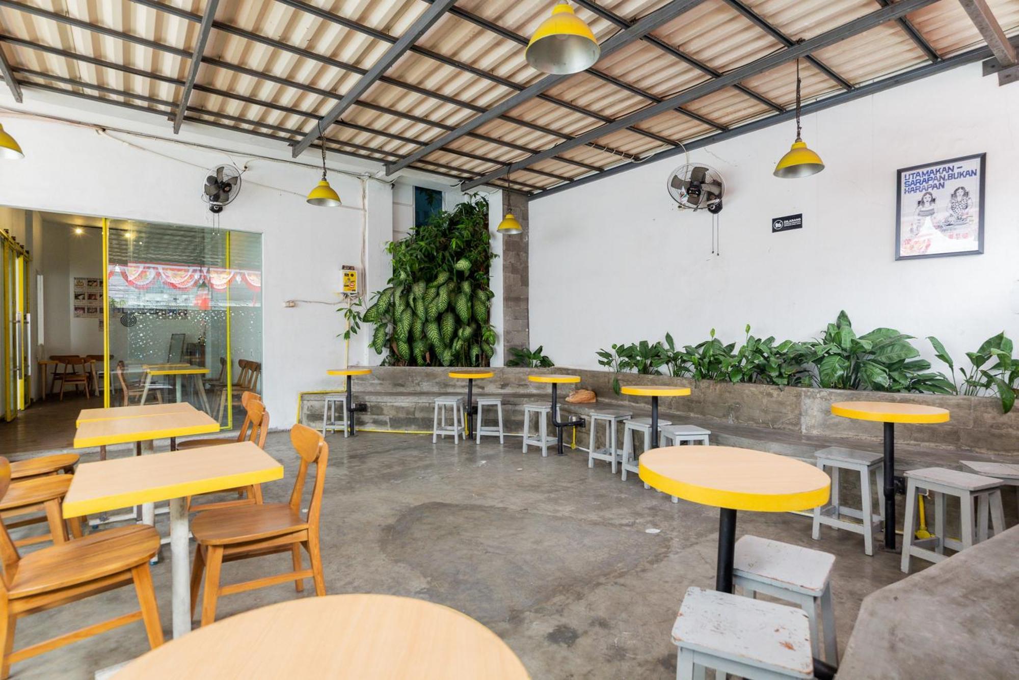 Reddoorz Plus Syariah Near Mall Pondok Indah Jakarta Exterior photo