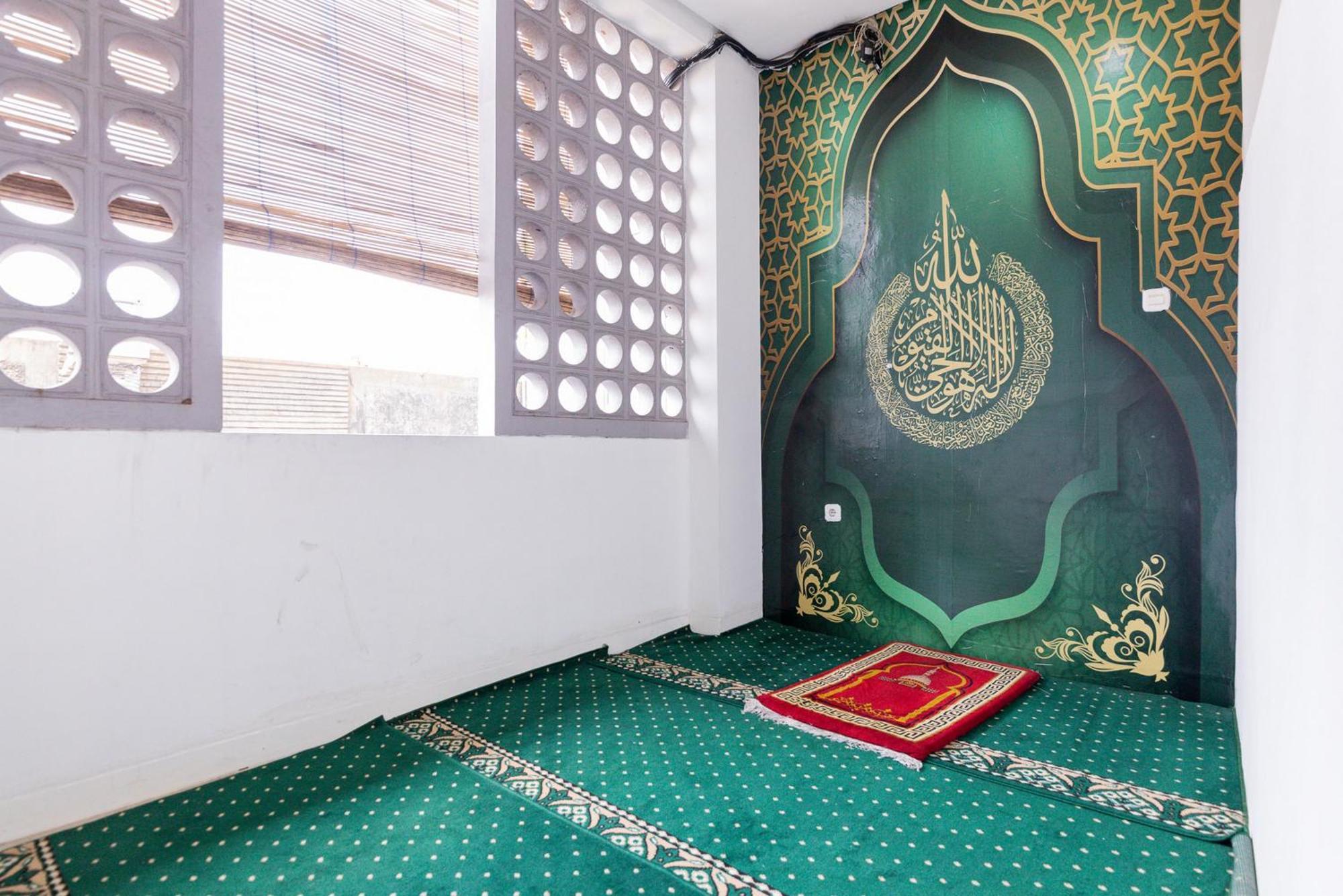 Reddoorz Plus Syariah Near Mall Pondok Indah Jakarta Exterior photo
