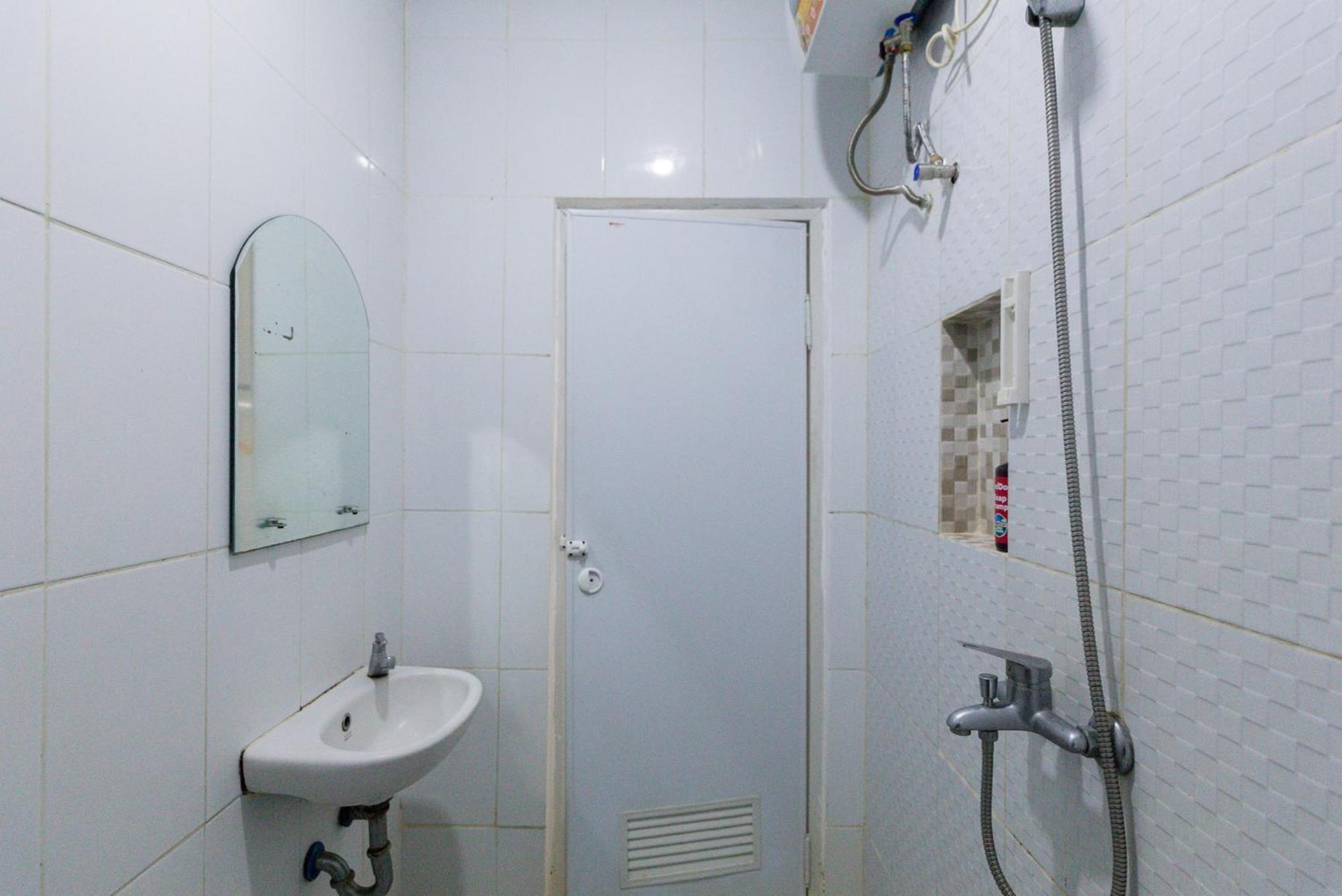 Reddoorz Plus Syariah Near Mall Pondok Indah Jakarta Exterior photo