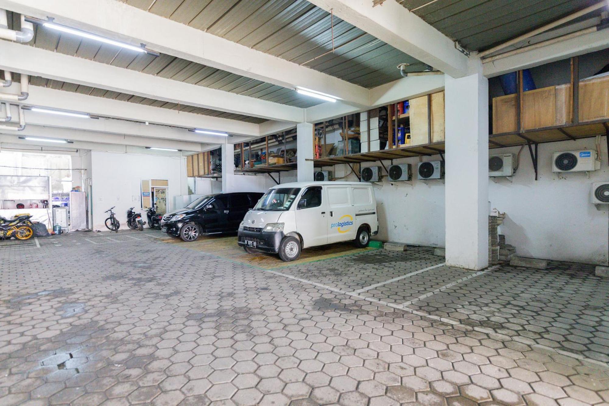 Reddoorz Plus Syariah Near Mall Pondok Indah Jakarta Exterior photo