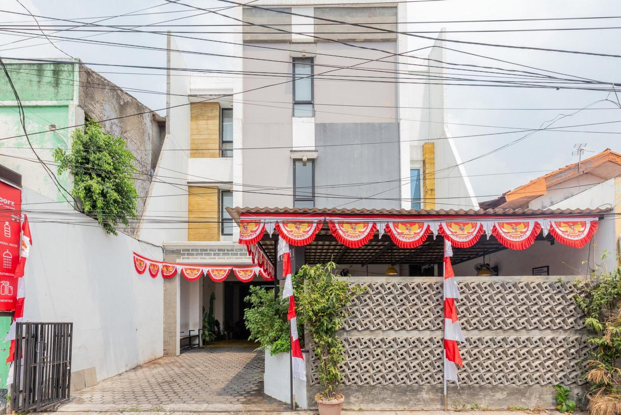 Reddoorz Plus Syariah Near Mall Pondok Indah Jakarta Exterior photo